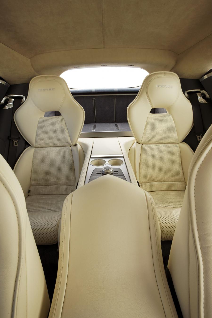 Интерьер Aston Martin Rapide 2010 года  (фото 11 из 190)